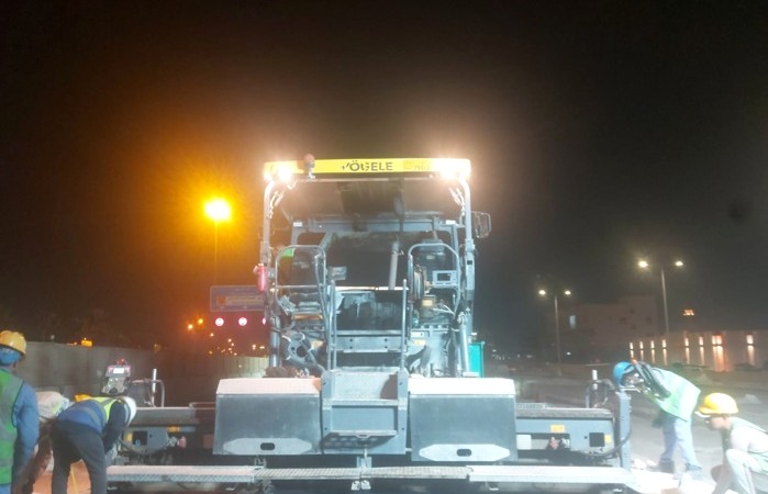 Asphalt paving night works